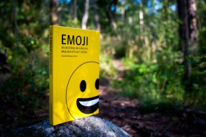 Emoji: En historia om känslor, bajs och ett gult leende
